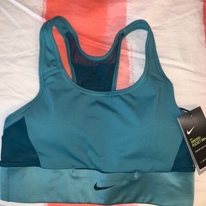Nike sports Bra NWT